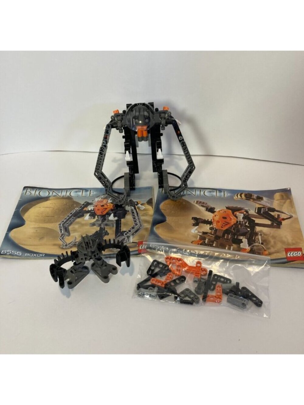 LEGO Bionicle 8556 Boxor Titan Mech Warrior Nuparu Matoran With Manuals No Mask